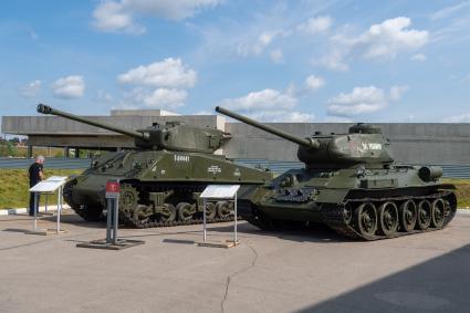 Тула.   Танк Т-34 в музее обороны Тулы.