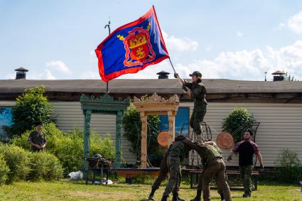 Тула.  Показательные выступления бойцов ОМОН  на улице ремесел `Добродей`.