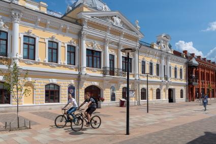 Тула.  Вид на пешеходную улицу Металлистов.