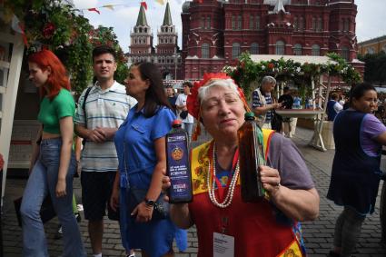 Москва. На гастрономическом фестивале `Вкусы России 2023` на Манежной площади.