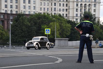 Москва. Во время парада ретротранспорта, приуроченного ко Дню московского транспорта.