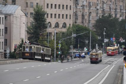 Москва. Трамвай `Аннушка` во время парада трамваев, приуроченного ко Дню московского транспорта.