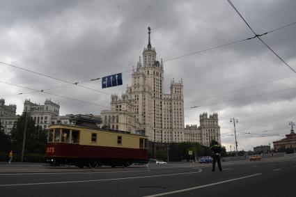 Москва. Во время парада трамваев, приуроченного ко Дню московского транспорта.