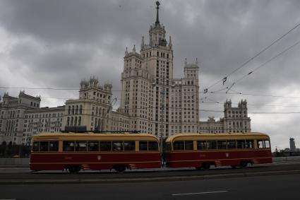 Москва. Во время парада трамваев, приуроченного ко Дню московского транспорта.