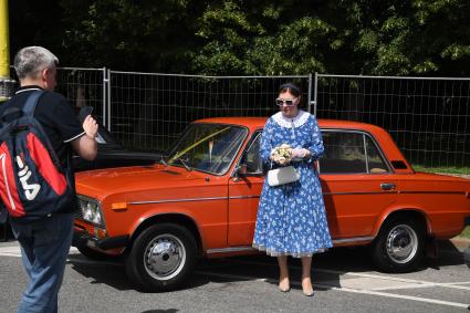 Москва. Автомобиль, представленный на городском фестивале `Ретрорейс` на Воробьевых горах.