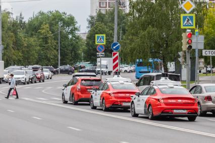 Москва. Тестирование беспилотного такси `Яндекс` в Ясенево.