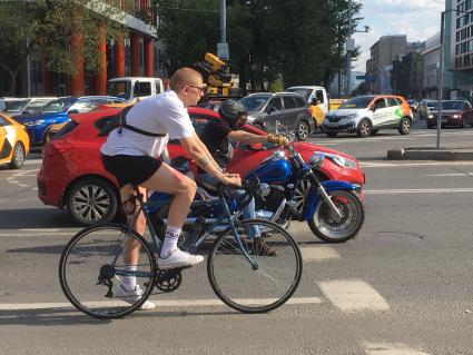 Москва. На одной из дорог города.