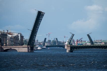 Санкт-Петербург. Во время репетиции Главного военно-морского парада в честь Дня Военно-морского флота России.