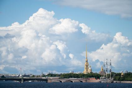 Санкт-Петербург. Вид на Петропавловскую крепость.