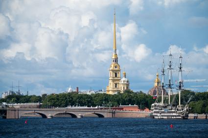 Санкт-Петербург. Вид на Петропавловскую крепость.