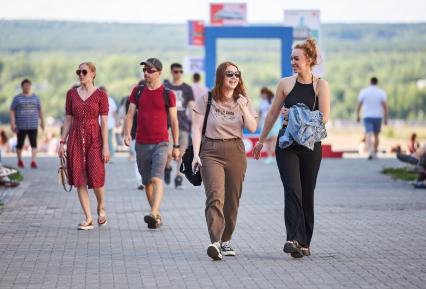 Пермь. Горожане на одной из улиц города.