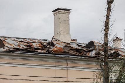 Москва. На месте происшествия на Комсомольском проспекте, где произошла атака беспилотника.