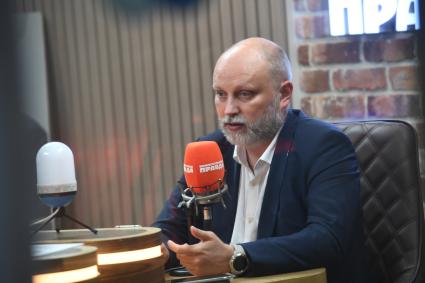 Москва. Председатель Комиссии Общественной палаты РФ по вопросам суверенитета, патриотическим проектам и поддержки ветеранов, глава запорожского общественного движения `Мы вместе с Россией` Владимир Рогов на радио `Комсомольская правда`.