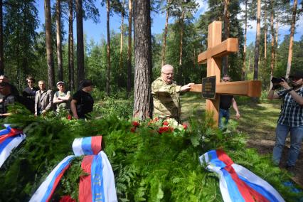 Екатеринбург. Окружной дом офицеров. Церемония прощания и похороны военкора издания \'Россия сегодня\' Ростислава Журавлева, погибшего в зоне СВО 22 июля 2023 года, в результат обстрела со стороны ВСУ