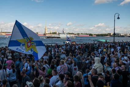 Санкт-Петербург. Малый ракетный корабль `Советск` (577) во время Главного военно-морского парада в честь Дня ВМФ РФ.