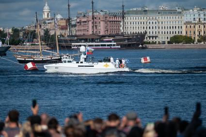 Санкт-Петербург. Во время Главного военно-морского парада в честь Дня ВМФ РФ.