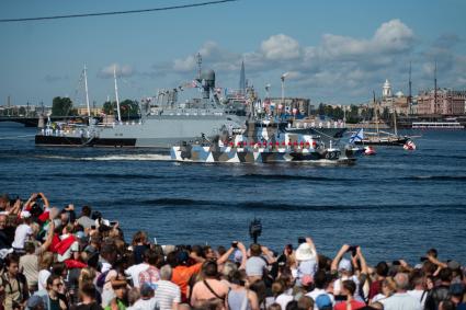 Санкт-Петербург. Во время Главного военно-морского парада в честь Дня ВМФ РФ.