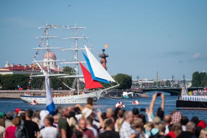 Санкт-Петербург. Во время Главного военно-морского парада в честь Дня ВМФ РФ.