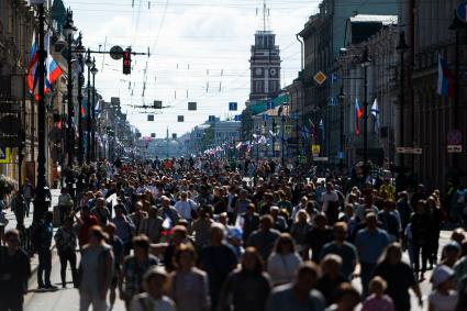 Санкт-Петербург. Люди во время празднования Дня ВМФ РФ.