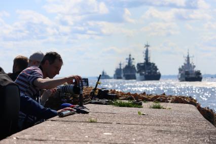 Санкт-Петербург. Главный военно-морской парад в честь Дня ВМФ РФ в акватории Финского залива в Кронштадте.