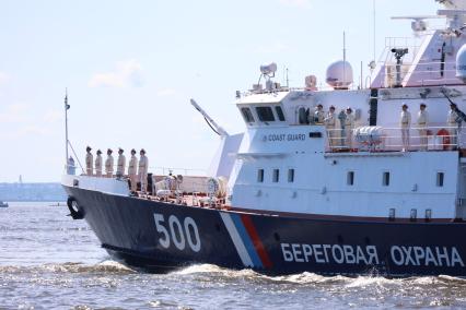 Санкт-Петербург. Главный военно-морской парад в честь Дня ВМФ РФ в акватории Финского залива, в Кронштадте.