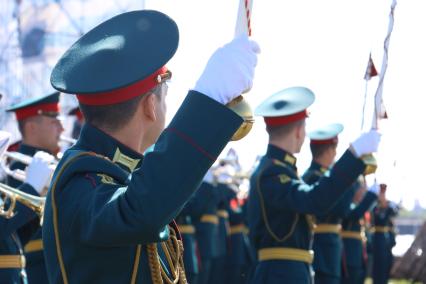 Санкт-Петербург. Военный оркестр на параде, посвященном Дню Военно-морского флота в Кронштадте.