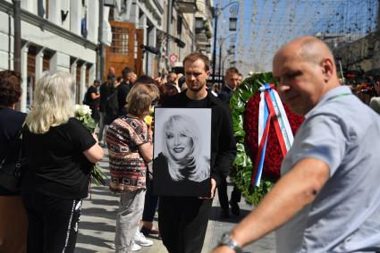 Москва. Церемония прощания с актрисой Ириной Мирошниченко в театре МХТ им. Чехова.