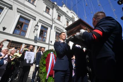 Москва. Церемония прощания с актрисой Ириной Мирошниченко в театре МХТ им. Чехова.