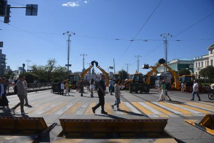 Екатеринбург. Перекрытие дороги на проспекте Ленина  из-за празднования дня строителя