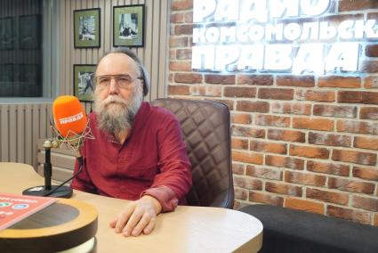 Москва. Лидер Международного Евразийского движения, политолог, философ Александр Дугин на радио `Комсомольская правда`.