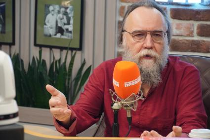 Москва. Лидер Международного Евразийского движения, политолог, философ Александр Дугин на радио `Комсомольская правда`.