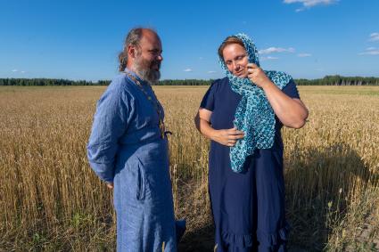 Ряжский район. Село Новое Еголдаево. Священник отец Дионисий ( Денис Соляков) и матушка Надежда.