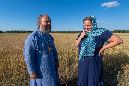 Ряжский район. Село Новое Еголдаево. Священник отец Дионисий ( Денис Соляков) и матушка Надежда.