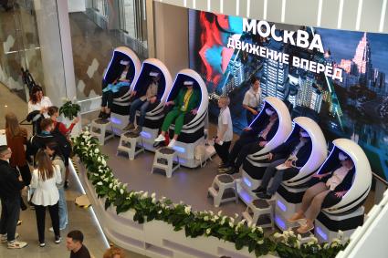 Москва.  Посетители на пленарной сессии Московского урбанистического форума - 2023 в концертном зале `Зарядье`.