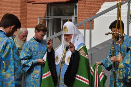 Москва. Патриарх Московский и всея Руси Кирилл перед церемонией освящения отреставрированной надвратной иконы Спаса Нерукотворного на Спасской башне Московского Кремля.