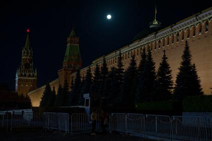 Москва. Вид на луну на Красной площади .
