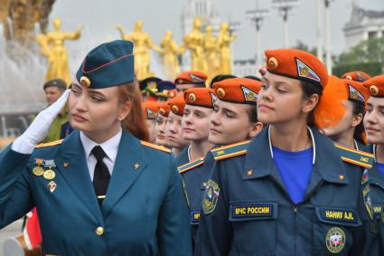 Москва.  Перед началом  церемонии принятия  Присяги курсантами и студентами  Академии ГПС МЧС.