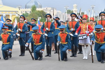 Москва.  Выступление оркестра МЧС России, роты почётного караула и барабанщиц, танцевального и вокального коллективов Академии на торжественной церемонии  принятия  Присяги курсантами и студентами  Академии ГПС МЧС.