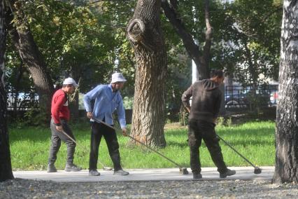 Екатеринбург. Рабочие во время реконструкции парка Энгельса