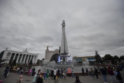 Москва.   Празднование Дня города Москвы на ВДНХ.