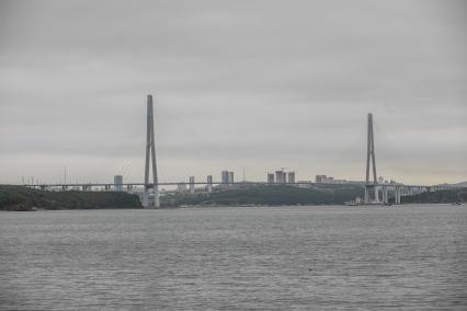 Владивосток, Приморский край. Вид на Русский мост.