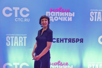 Москва. Актриса Нина Персиянинова на премьере сериала `Папины дочки. Новые` в кинотеатре `Художественный`.