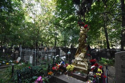 Москва. Памятник на могиле Соньки Золотой Ручки на Ваганьковском кладбище.