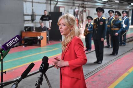 Москва. Исполнительный директор Национального центра помощи пропавшим и пострадавшим детям Екатерина Мизулина во время церемонии запуска первого тематического поезда МЧС в электродепо `Владыкино`Серпуховско-Тимирязевской линии столичного метрополитена.