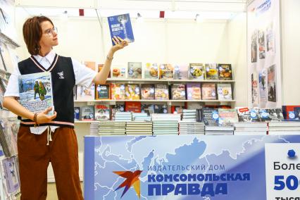 Москва. Презентация книги шеф-редактора КП Евгения Сазонова `Первопроходцы Дальнего Востока. Настоящие русские герои`
на Московской книжной ярмарке.