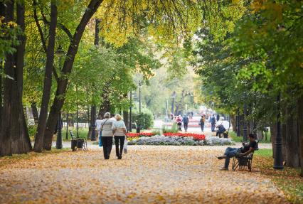 Пермь. Горожане в парке.