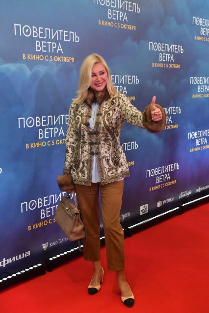 Москва. Певица Вика Цыганова на премьере фильма `Повелитель ветра` в кинотеатре `Каро 11 Октябрь`.
