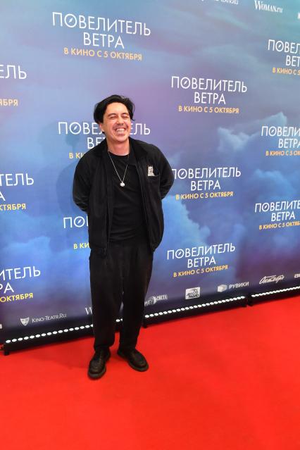 Москва. Режиссер Олег Трофим на премьере фильма `Повелитель ветра` в кинотеатре `Каро 11 Октябрь`.