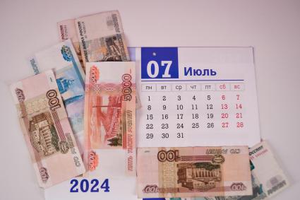 Деньги и календарь