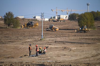 Москва.   Начало строительства завода по производству аккумуляторных батарей и консолидированного центра обслуживания техники `КАМАЗ`. Подготовка площадки для строительства завода.